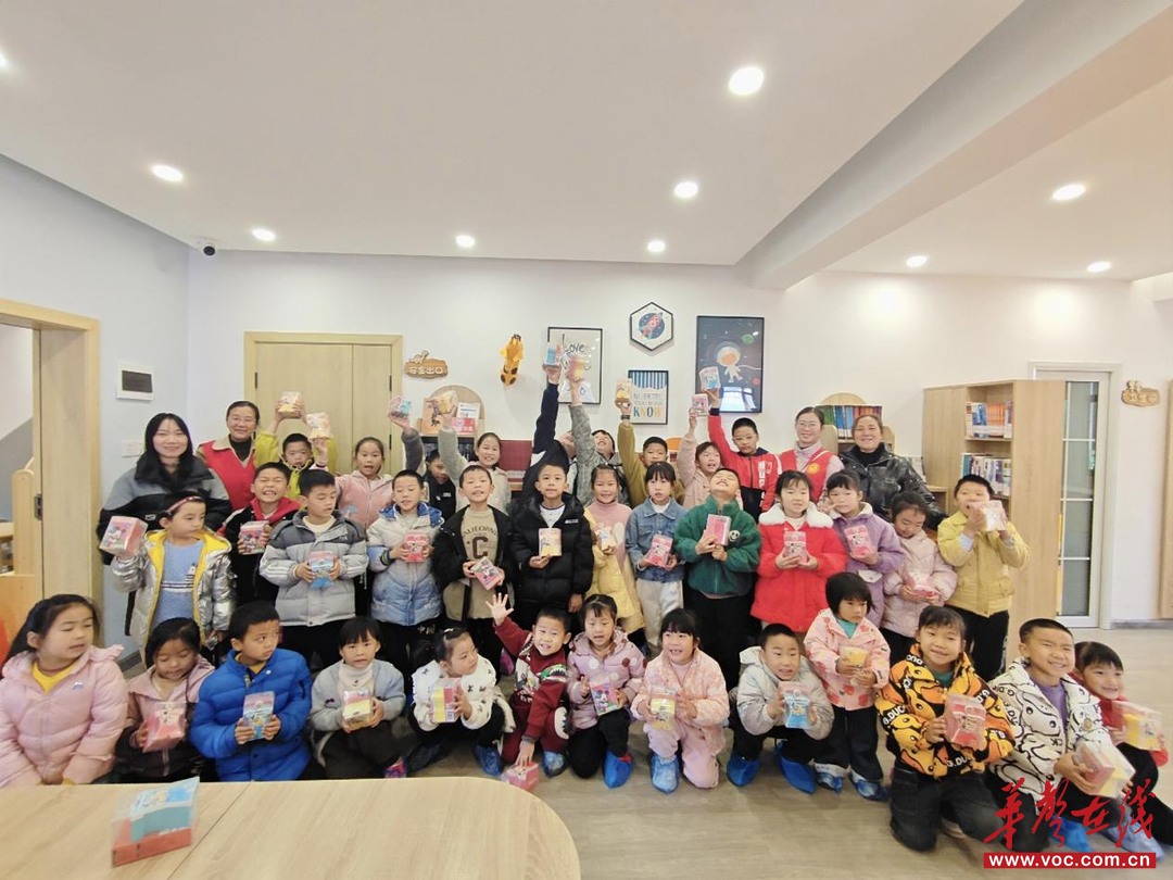 凯发k8旗舰厅ag：洪江区中山花园幼儿园：送课进社区爱心暖人心(图1)