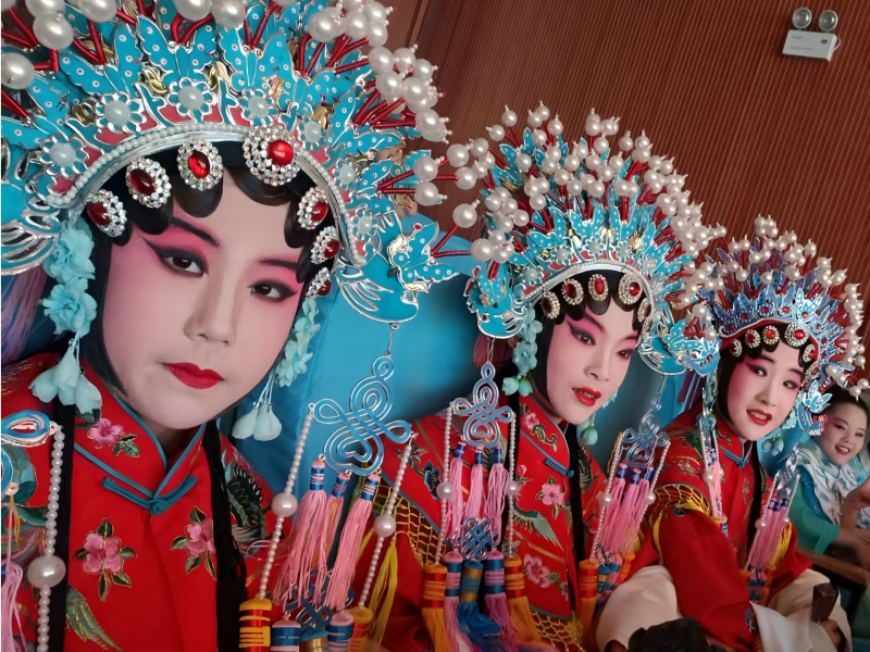 凯发k8旗舰厅ag：“戏曲进校园”焕新百年“戏码头”(图1)