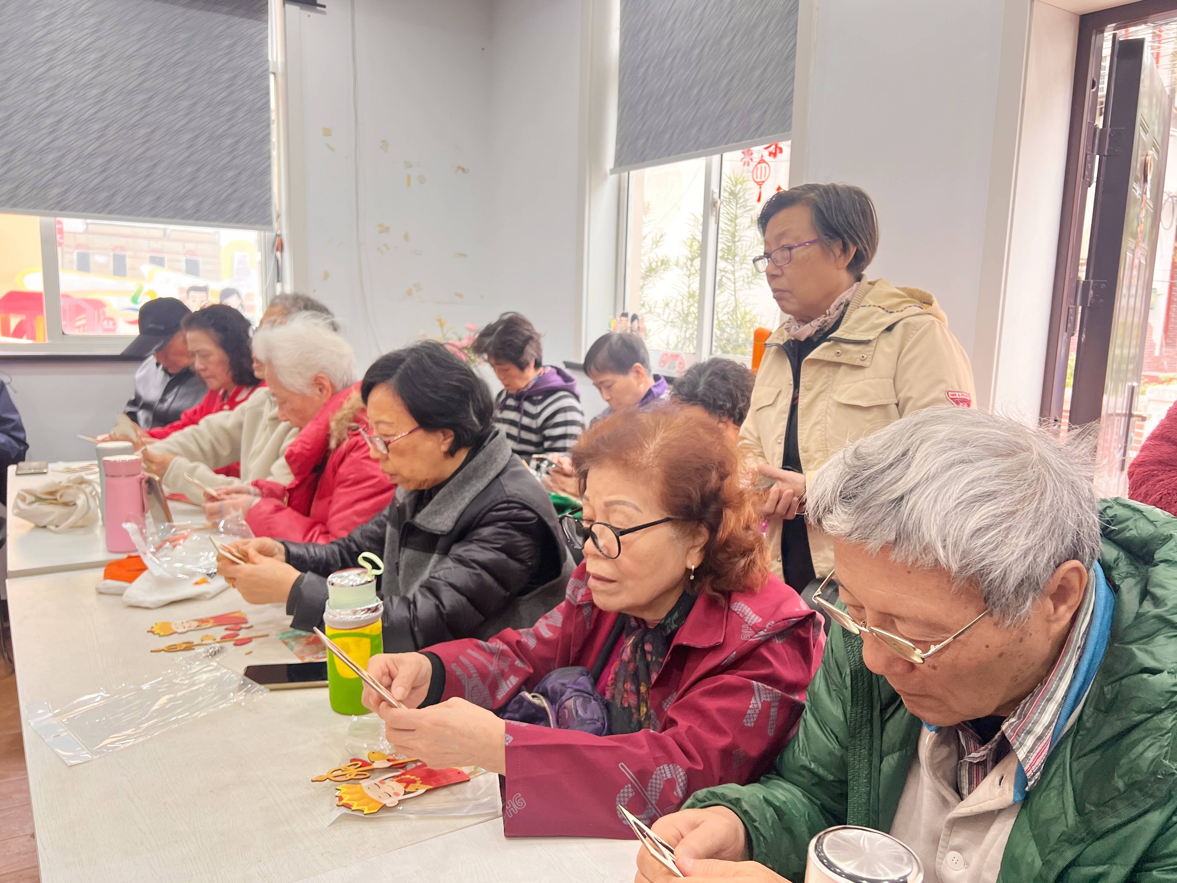 定海路街道添新彩！上海六一儿童医院AI新媒体科普活动点亮数字生活(图4)