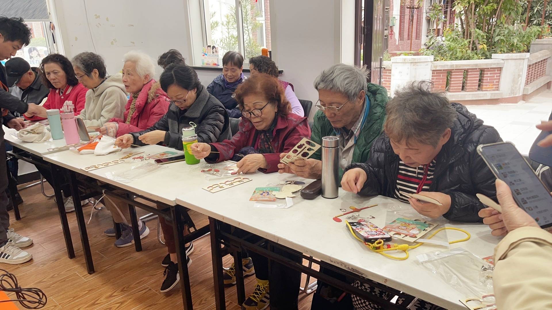 定海路街道添新彩！上海六一儿童医院AI新媒体科普活动点亮数字生活(图5)