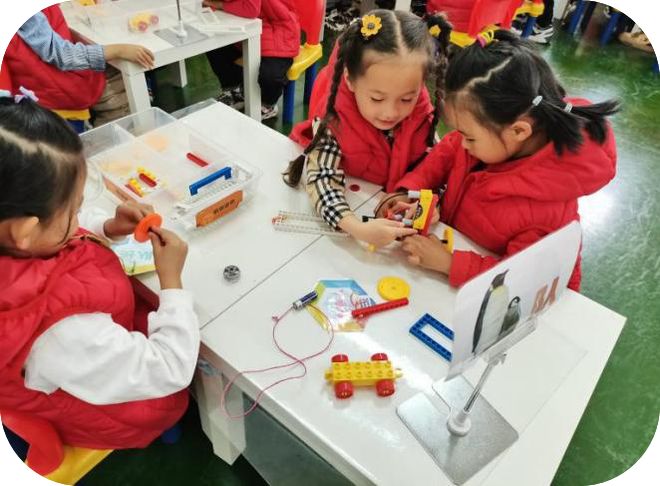 “大科技”启蒙“大情怀”筑梦——赤峰市宁城县直属机关第一幼儿园科学教育创新实践(图4)