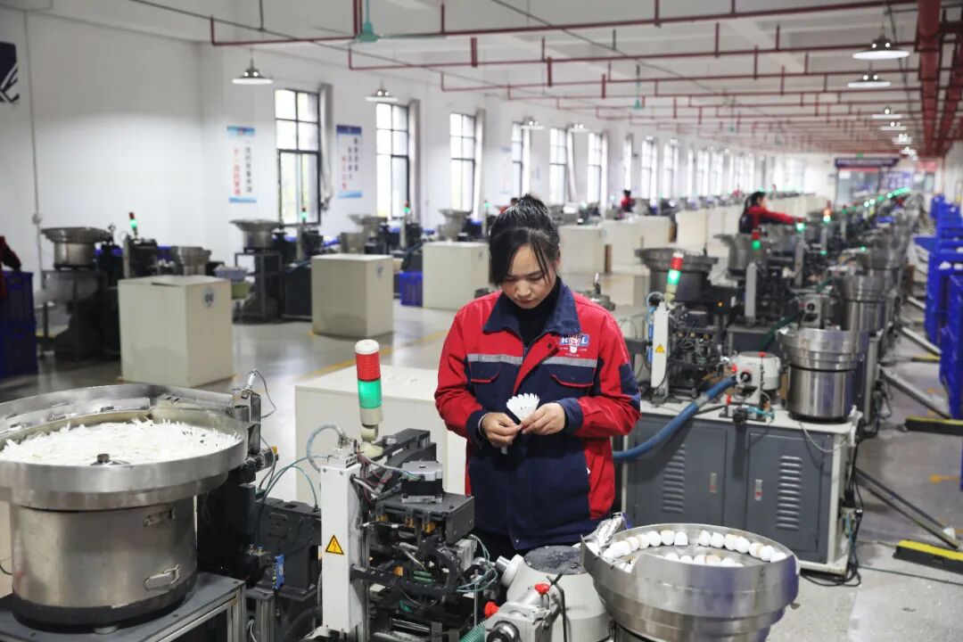凯发国际：贵州锦屏：踔厉奋发谱华章砥砺前行结硕果(图1)