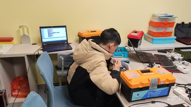 专注力“隔空取物”呼和浩特两名小学生问鼎世界机器人大赛冠军(图3)