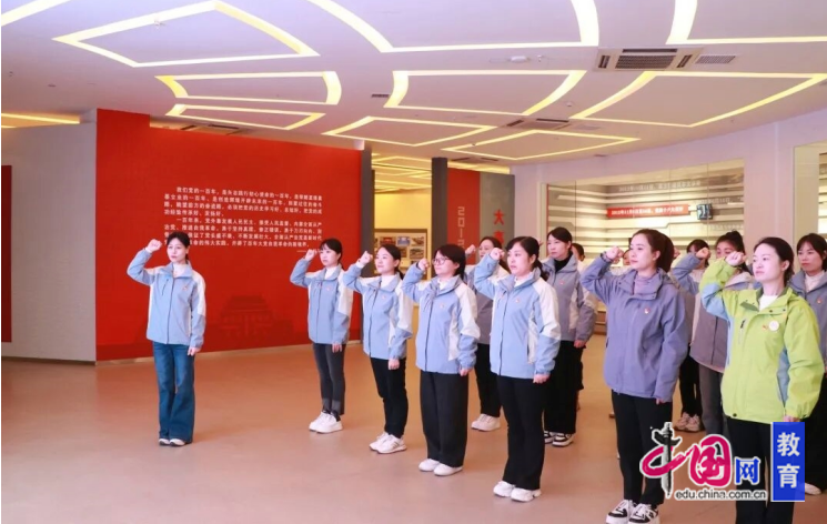 宜宾翠屏区级机关幼儿园学前教育集团走进宜宾档案馆开展主题党日活动(图2)