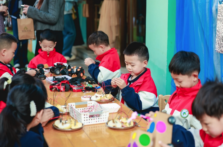 广元利州区学前教育科技节在雪峰第二幼儿园举办(图2)