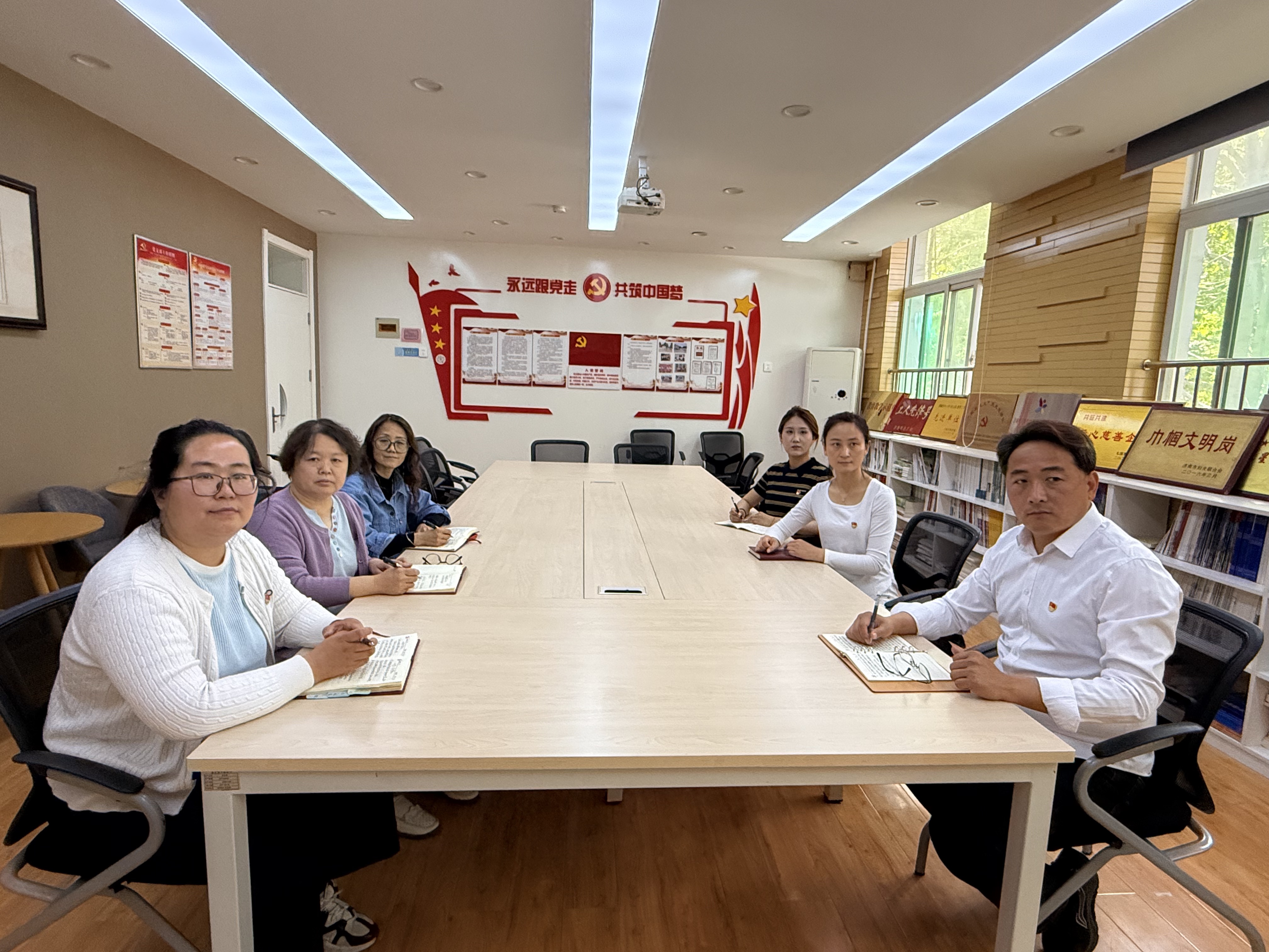 济南市天桥区幼教中心三幼党支部组织观看“灯塔大课堂”第七十四课_天桥区_大众网(图2)